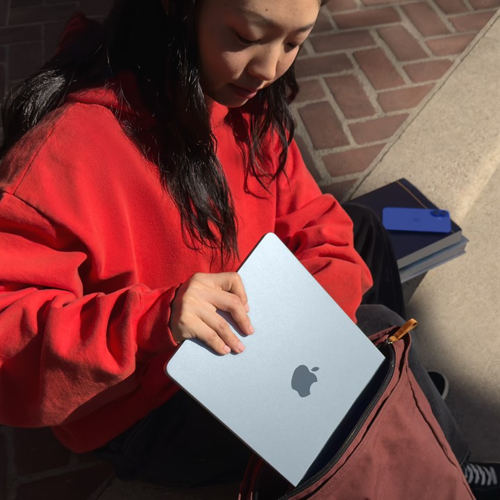 MC6T4B/A Apple MacBook Air 13-inch : M4 chip with 10-core CPU and 8-core GPU, 16GB, 256GB SSD - Sky Blue